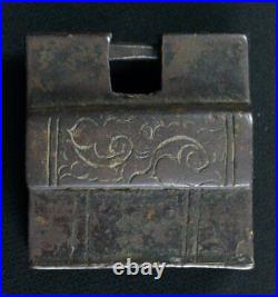 Antique Japan padlock iron craft 1700 elaborate key and lock