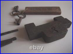 Edo period Storehouse key movable item 15cm 555g with lock key Antique Japan