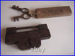 Edo period Storehouse key movable item 15cm 555g with lock key Antique Japan