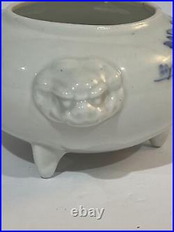 Japanese 18C Satsuma Hirado Porcelain Koro / Tripod Censer With Foo Dogs Heads