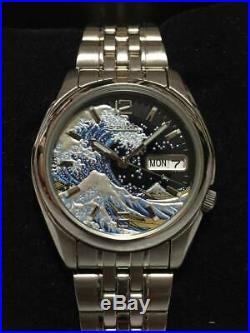 Seiko 5 Modded Hokusai The Great Wave Ukiyoe Lacquer finished Black Dial