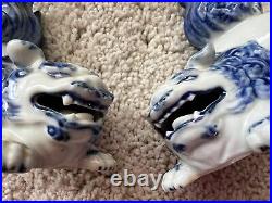 VTG Japanese porcelain, blue and white Fu lions, 4 inches long