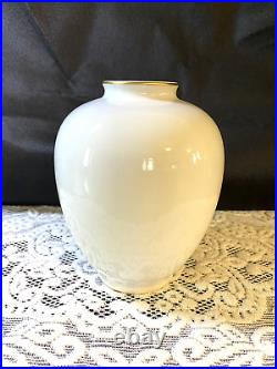 Vintage Fukagawa 6.5 In. Vase Rare Design
